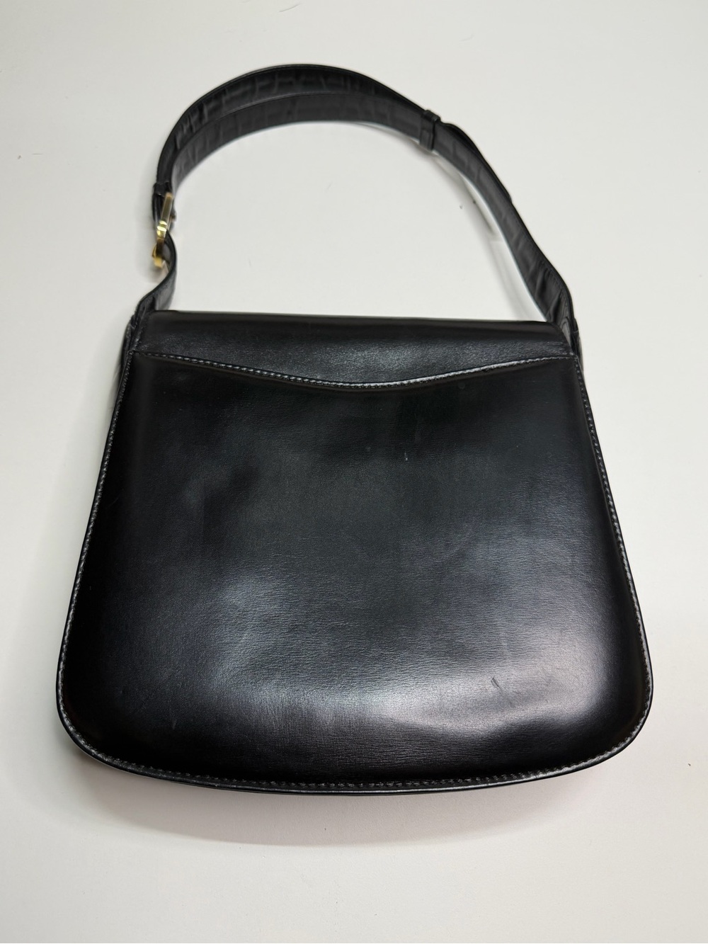 Gucci Black Leather Shoulder Bag with Gold-Tone Buckle - Picture 4 of 11
